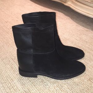 Vince Grayson black booties size 8 M